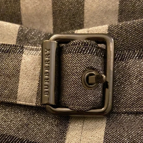 Burberry Size 6 Check Mini Skirt in Black Metallic Gray and White. - Picture 4 of 7